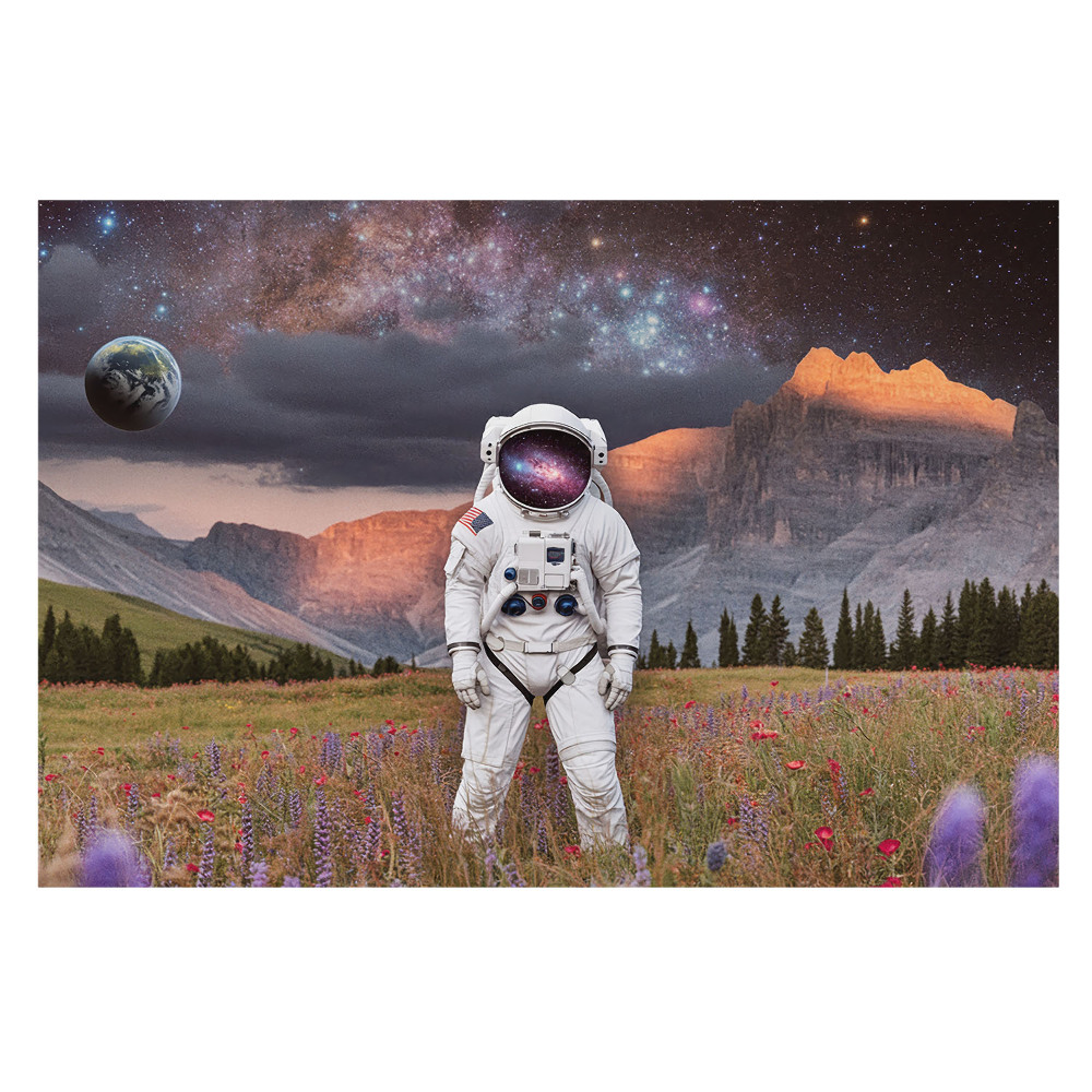 Tapeta fotograficzna flizelinowa Surrealistyczny astronauta w górach