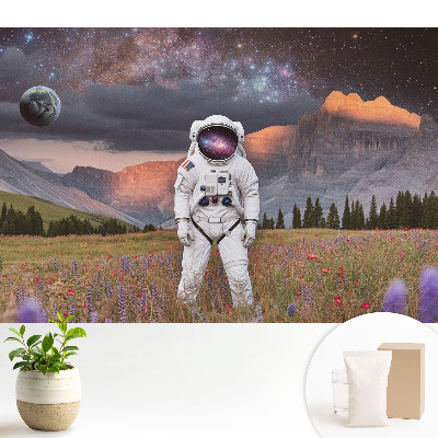Tapeta fotograficzna flizelinowa Surrealistyczny astronauta w górach