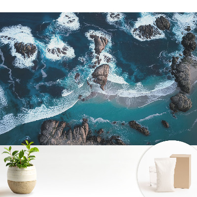Fototapeta flizelinowa przedstawiająca widok oceanu ze skałami z lotu ptaka w żywych kolorach