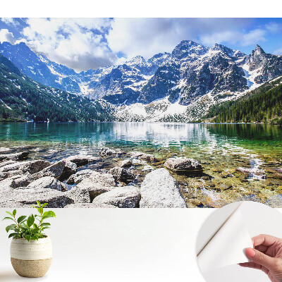 Fototapeta z nadrukiem samoprzylepna Górskie jezioro i szczyty inspirują spokojem