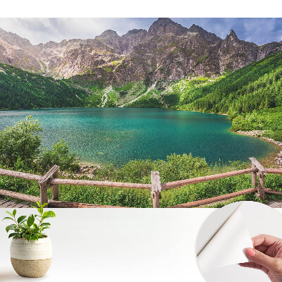 Fototapeta na wymiar do sypialni Górskie jezioro w otoczeniu zieleni
