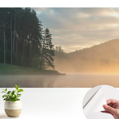 Tapeta fotograficzna samoprzylepna Mglisty pejzaż o poranku