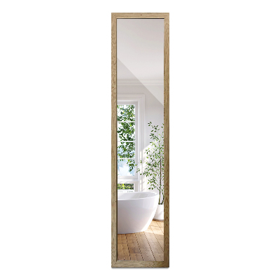 Długie stojące lustro w dębowym kolorze ramy