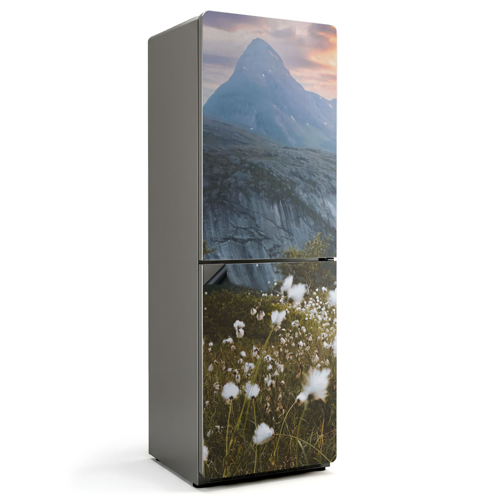 Mata magnetyczna na lodówkę Krajobraz górski z kwiecistą łąką