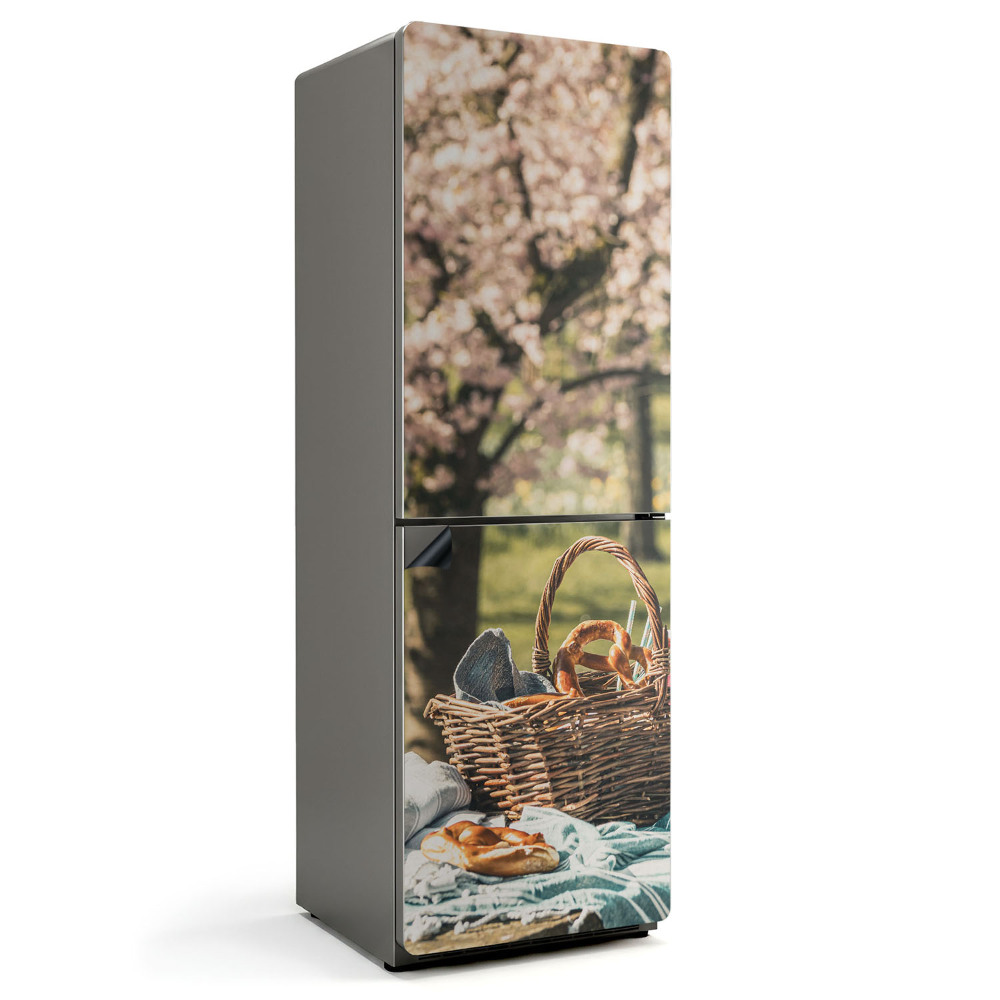 Mata magnetyczna na lodówkę Kosz piknikowy w otoczeniu drzew