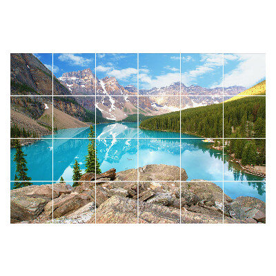 Naklejki na kafelki Górski krajobraz z jeziorem