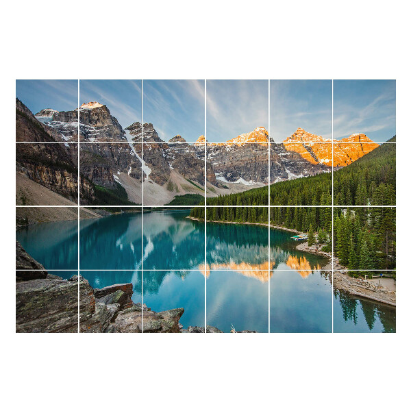 Naklejki na kafelki Górski krajobraz z jeziorem