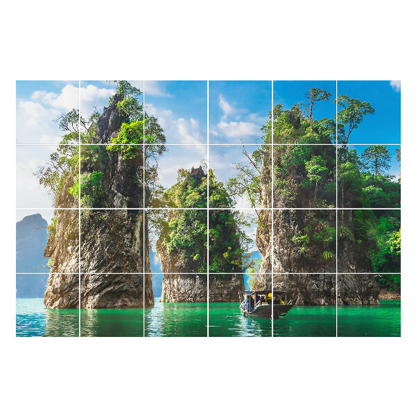 Naklejki na kafelki Wodne skały z roślinnością