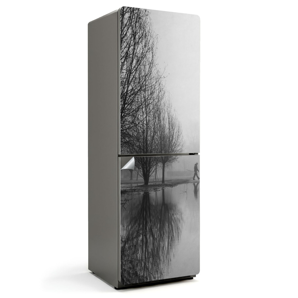 Okleina na lodówkę Spacer w mglistym parku