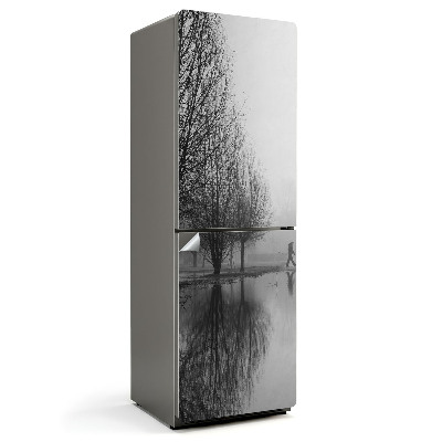 Okleina na lodówkę Spacer w mglistym parku