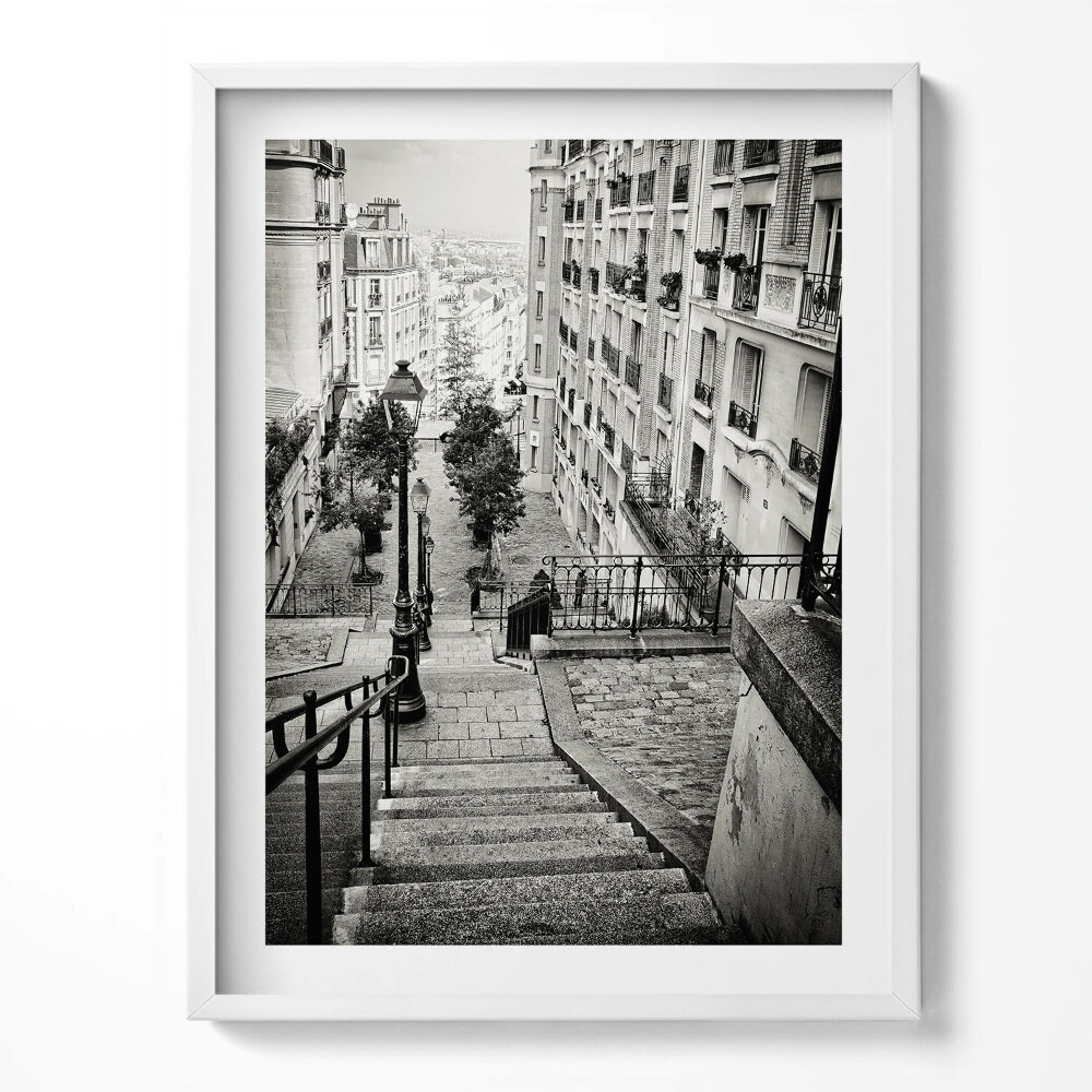 Obraz w ramce Czarno-biały widok na miejską uliczkę