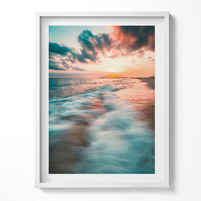 Obraz w ramce Romantyczny zachód słońca nad falami morza