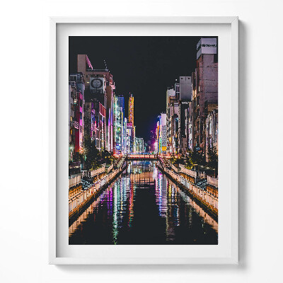 Obraz w ramce Nocne miasto z odbiciami świateł w wodzie