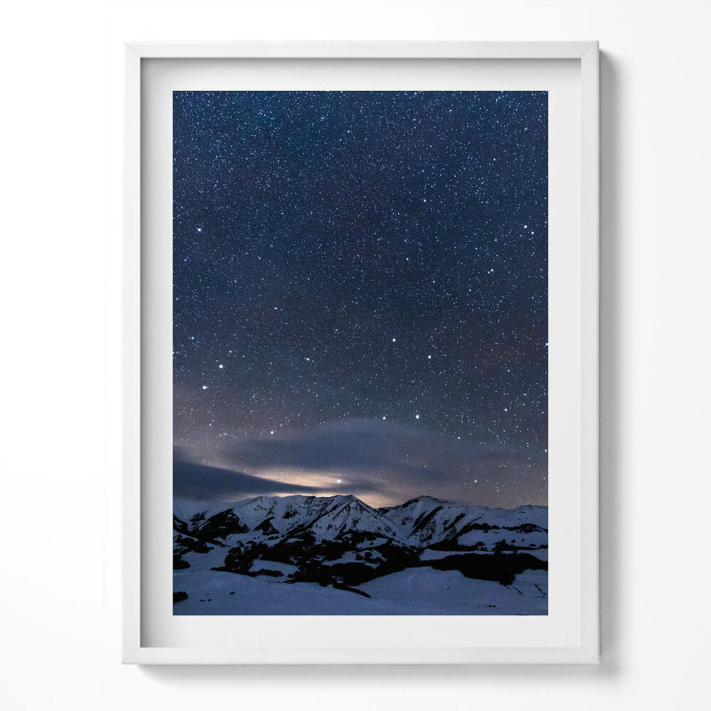 Obraz w ramce Gwiazdy nocą na niebie w górach