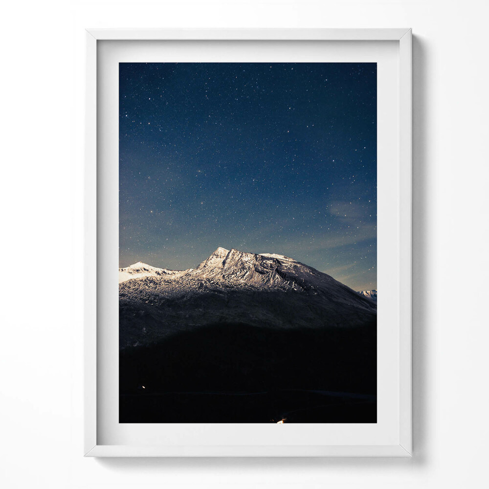Obraz w ramce Pejzaż góry na tle gwieździstego nieba