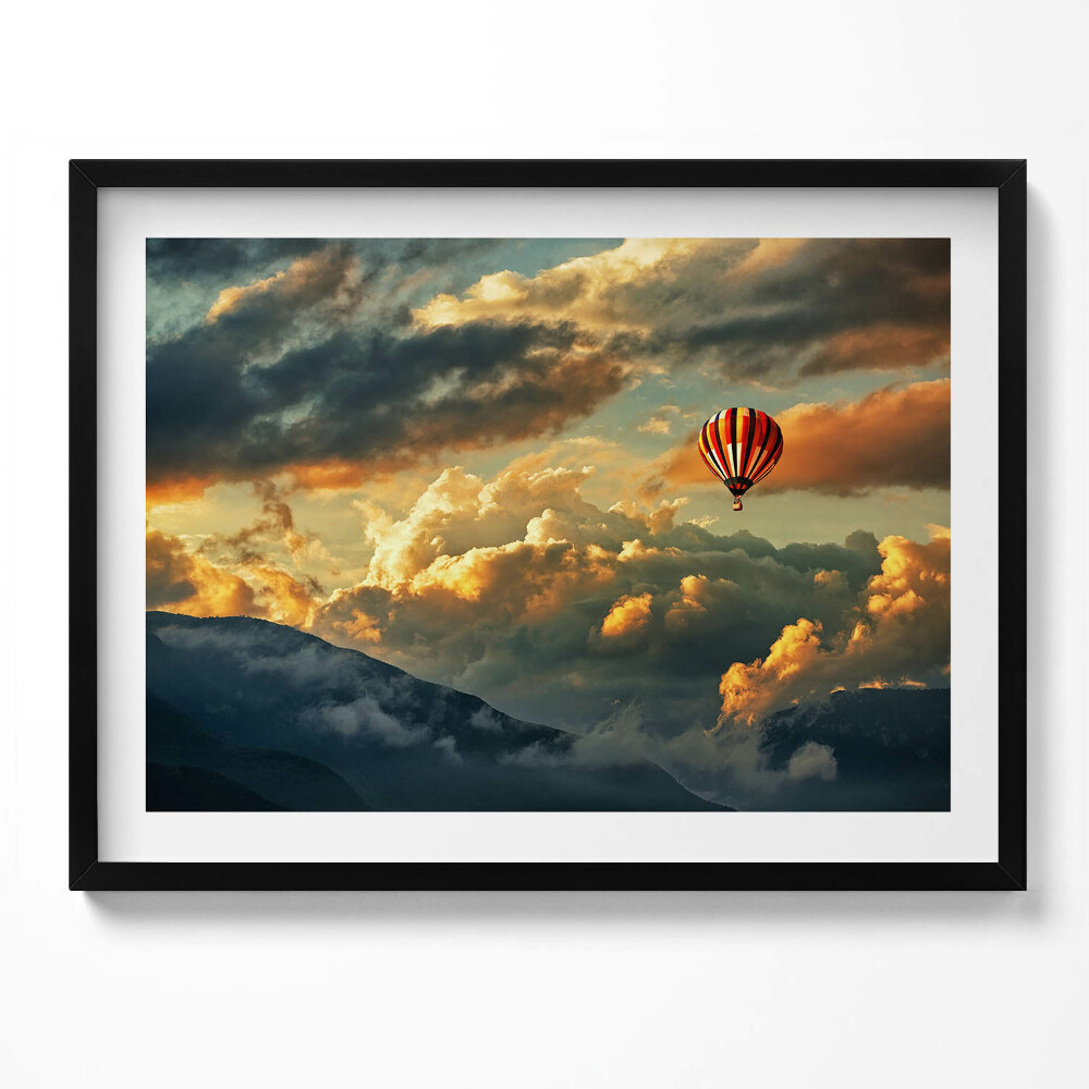 Obraz z ramką Lot balonem między chmurami