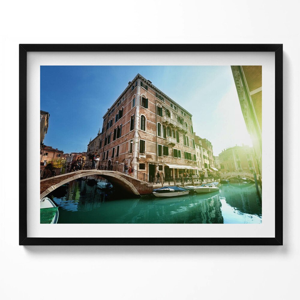 Obraz z ramką Piękne uliczki Wenecji w słońcu