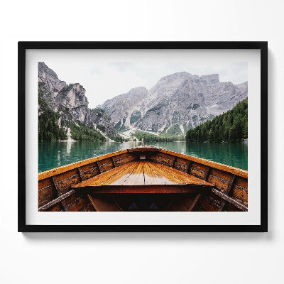Obraz z ramką Łódka na górskim jeziorze