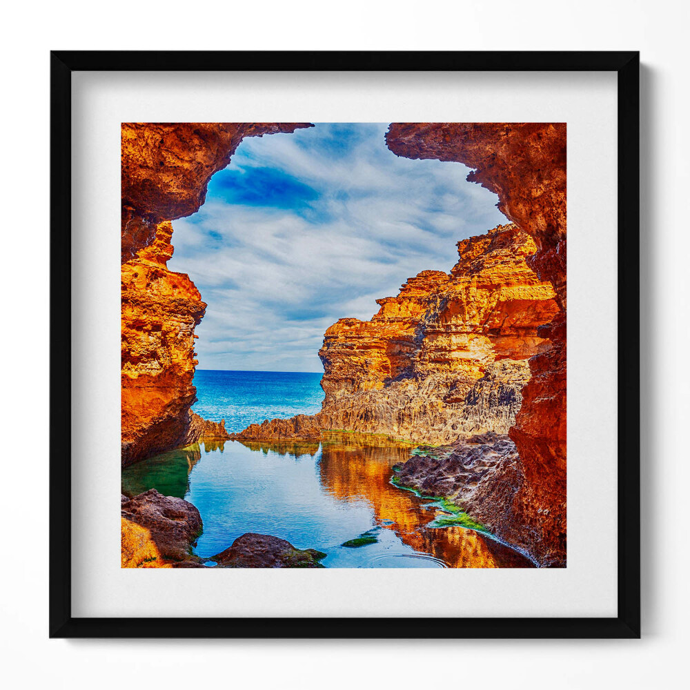 Obraz w drewnianej ramce Widok spod skał na morze