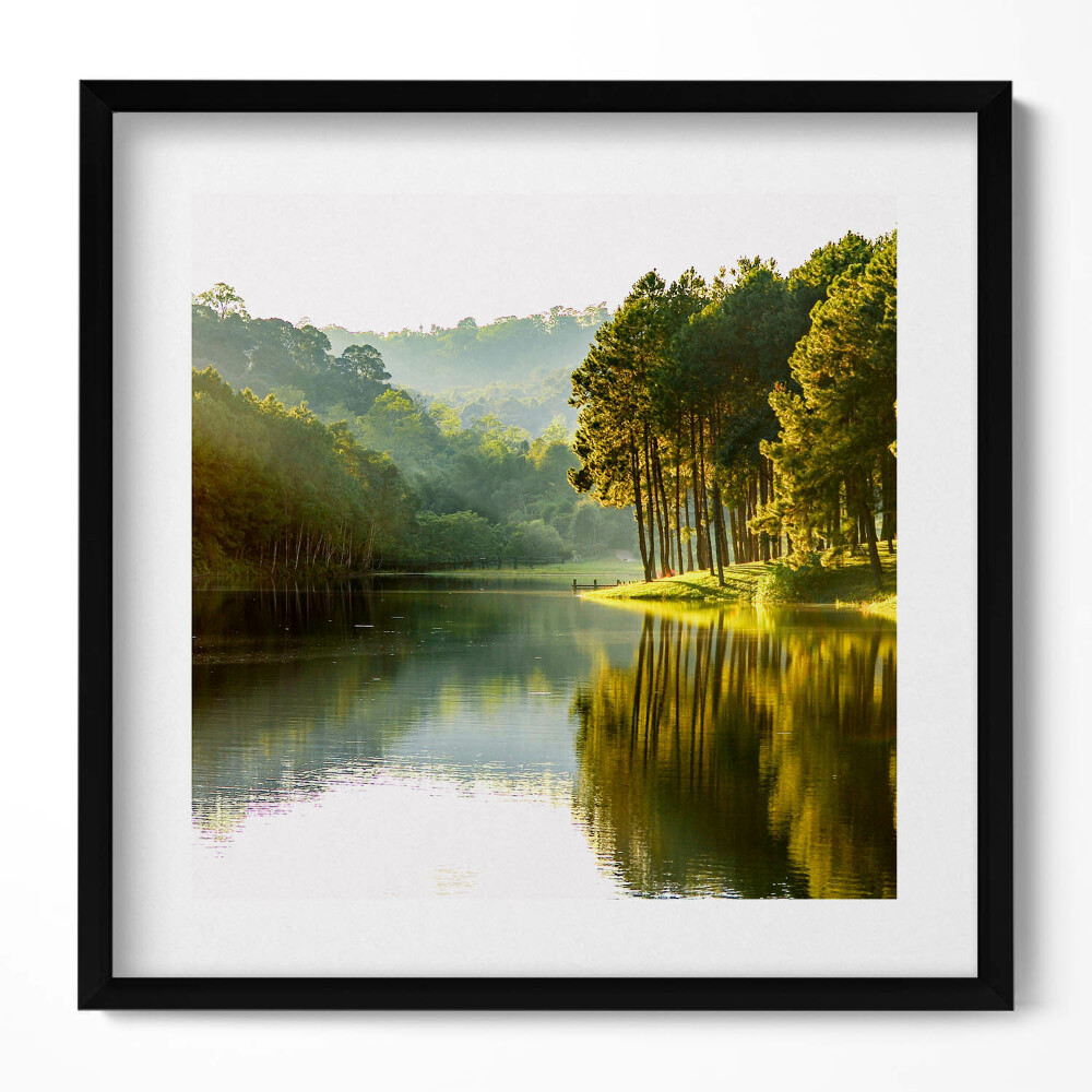 Obraz w drewnianej ramce Zielony pejzaż rzeki