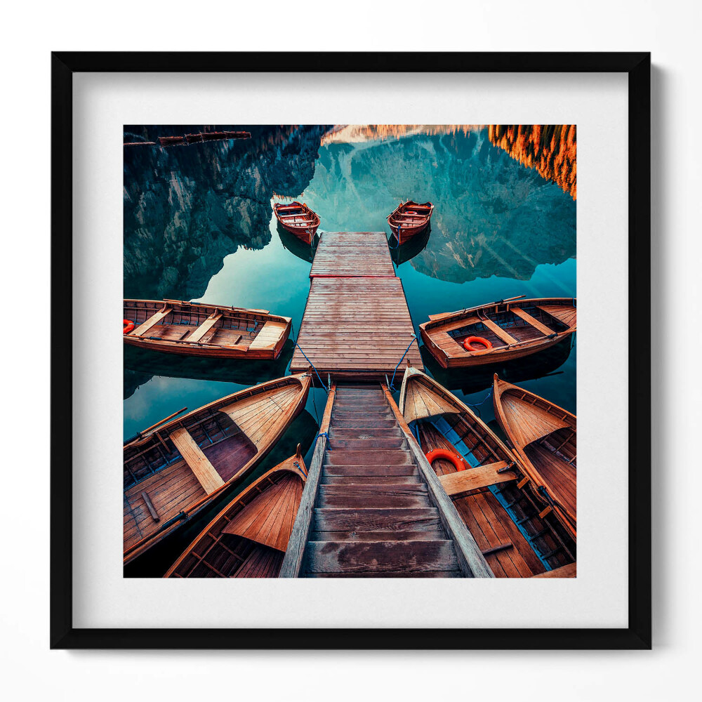 Obraz w drewnianej ramce Pomost i jezioro Pragser Wildsee