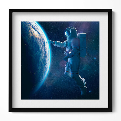 Obraz w drewnianej ramce Kosmonauta i planeta Ziemia