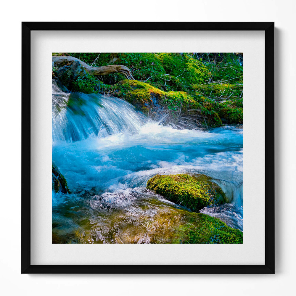 Obraz w drewnianej ramce Rwący strumyk w lesie