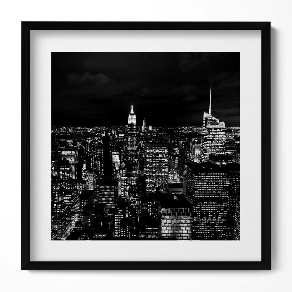 Obraz w drewnianej ramce Czarno-biały pejzaż miasta nocą