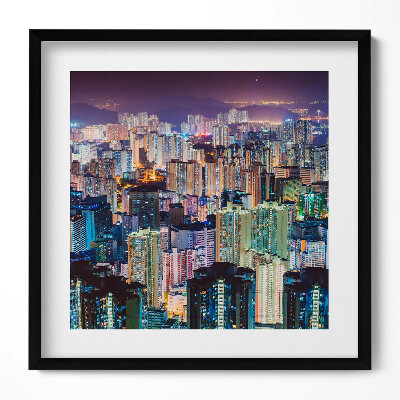 Obraz w drewnianej ramce Rożswietlone miasto nocą