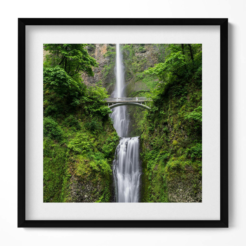 Obraz w drewnianej ramce Wysoki wodospad i mosty