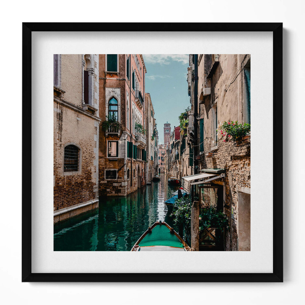 Obraz w drewnianej ramce Gondola w kanale weneckim Włochy