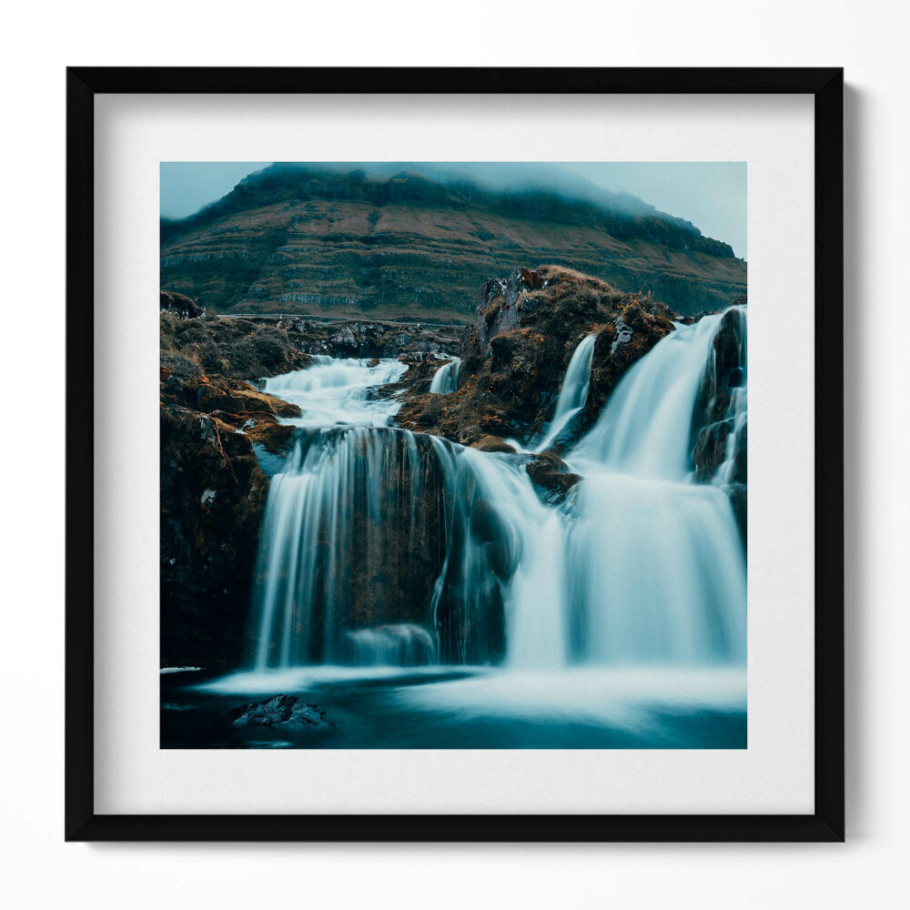 Obraz w drewnianej ramce Zdjęcie górskiego wodospadu