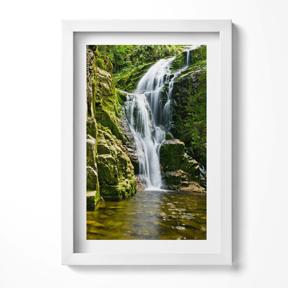 Obraz w ramie Zielony wodospad w dżungli