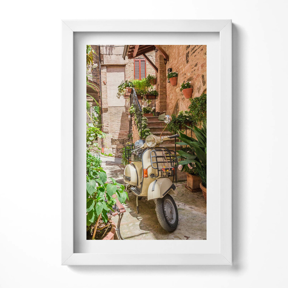 Obraz w ramie Motocykl we włosiej uliczce
