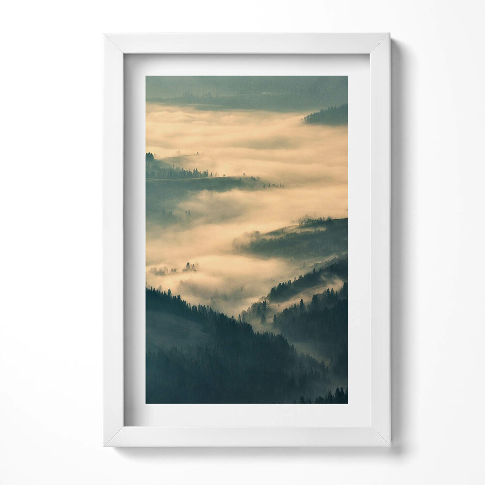 Obraz w ramie Górski pejzaż lasów we mgle