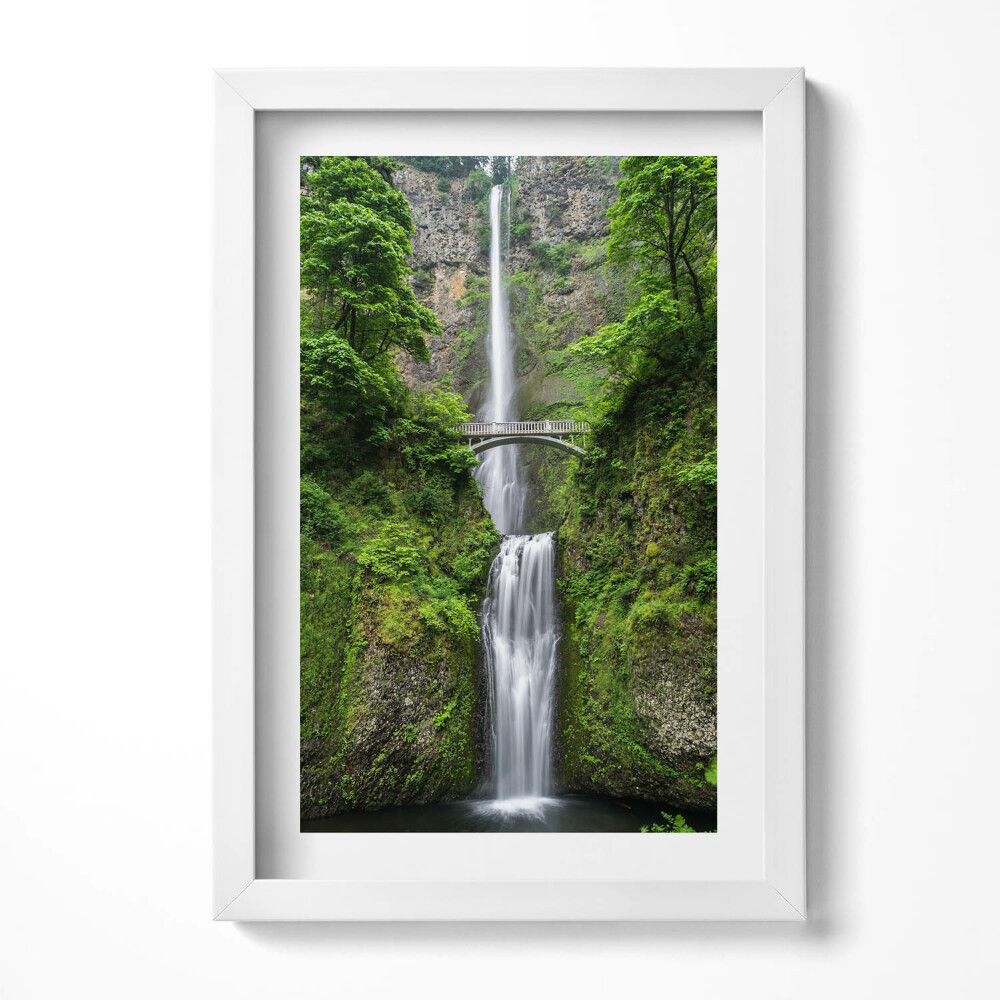 Obraz w ramie Wysoki wodospad i mosty