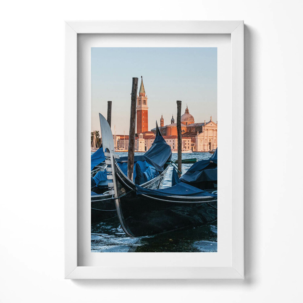 Obraz w ramie Weneckie gondole na wodzie Włochy