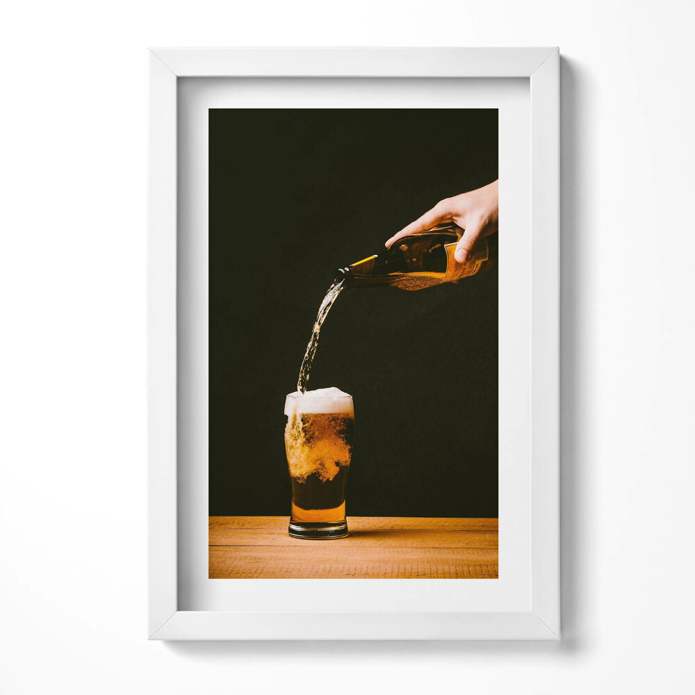 Obraz w ramie Nalewanie piwa do kufla