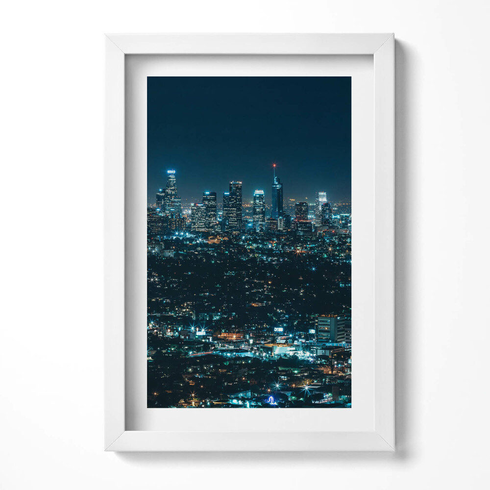 Obraz w ramie Wielkie oświetlone miasto nocą panorama