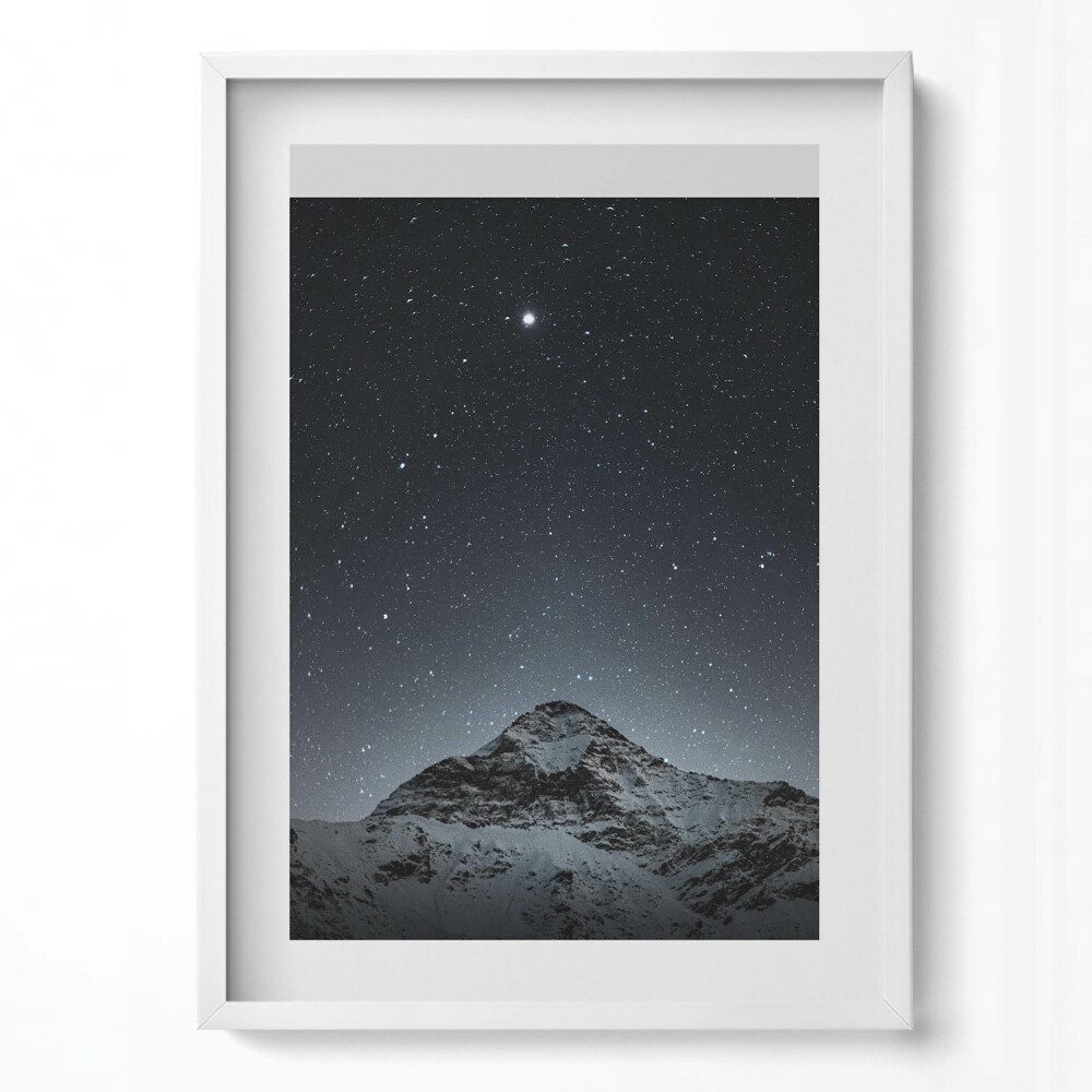 Obraz pionowy Góra w gwiaździstą noc