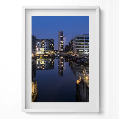 Obraz pionowy Miasto Leeds oświetlone nocą