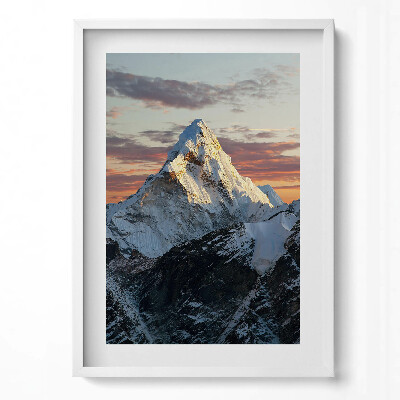 Obraz pionowy Ośnieżony górski szczyt