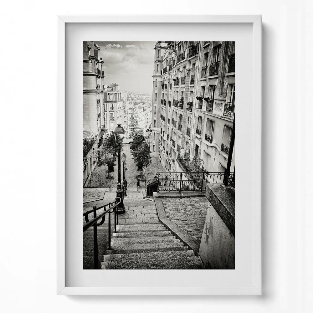Obraz pionowy Czarno-biały widok na miejską uliczkę