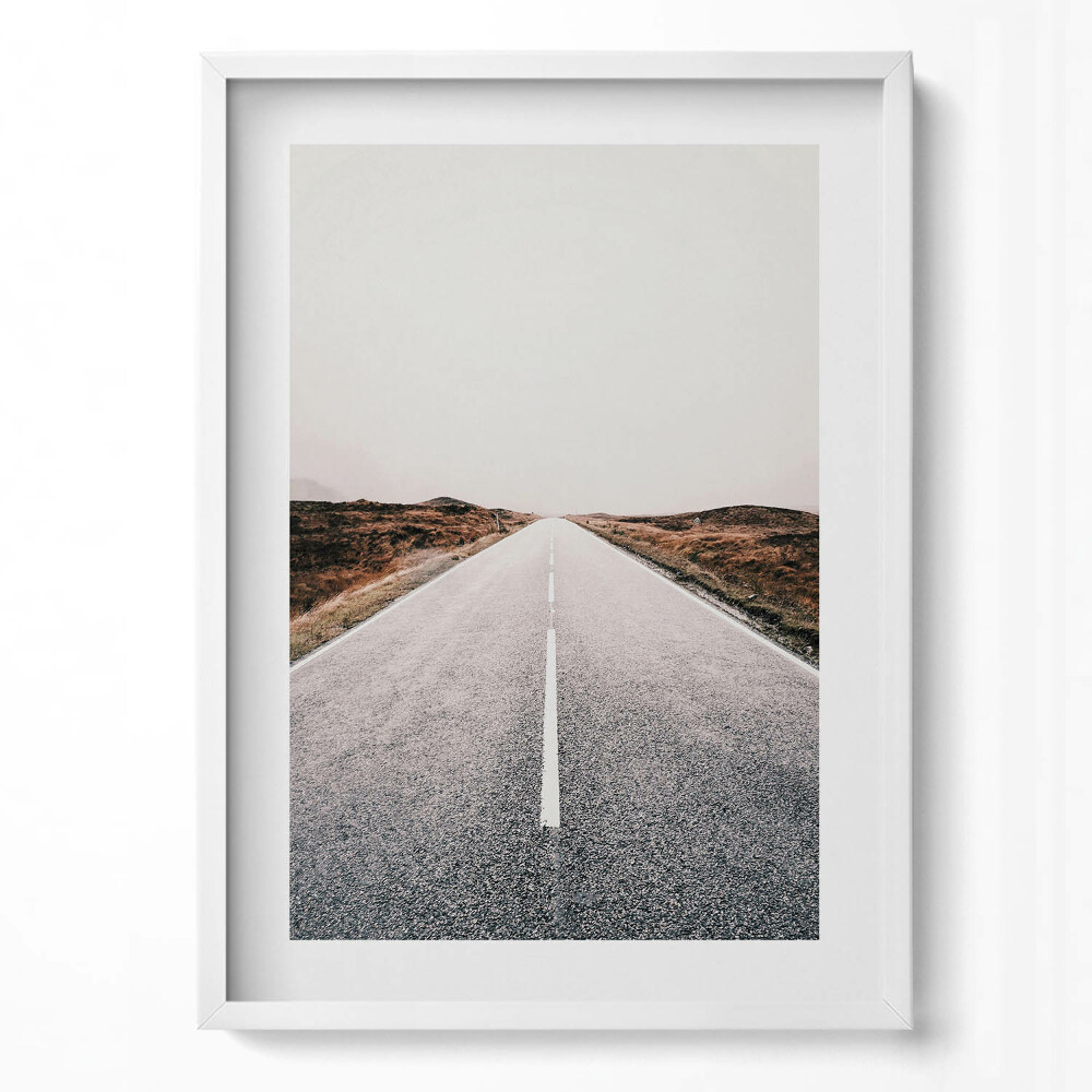 Obraz pionowy Pusta prosta droga asfaltowa