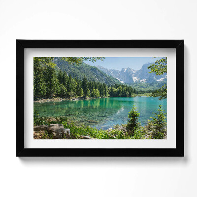 Obraz w ramie Górski pejzaż jeziora w lesie