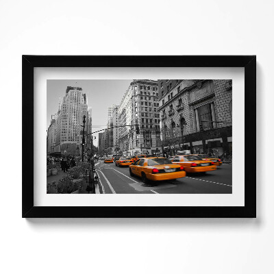 Obraz w ramie Ruch taksówek aleją na Manhattanie