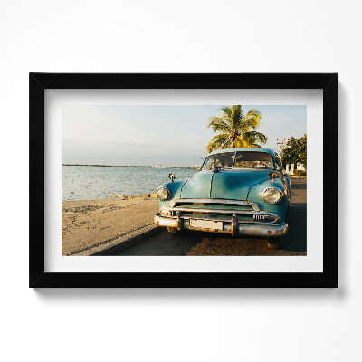 Obraz w ramie Niebieski samochód nad morzem