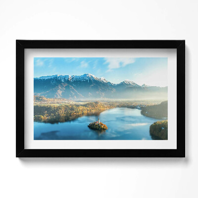 Obraz w ramie Budynek na jeziorze w górach