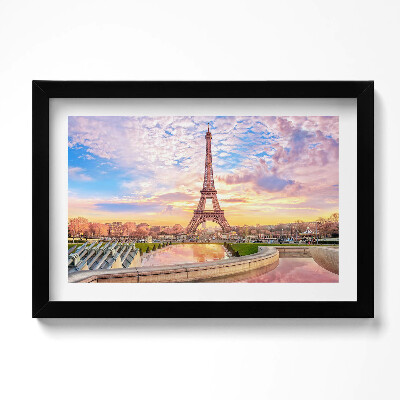 Obraz w ramie Romantyczny widok na wieżę Eiffla w Paryżu