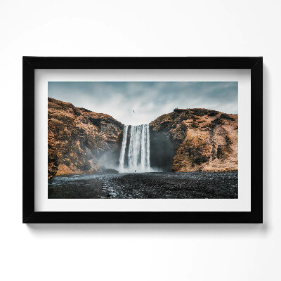 Obraz w ramie Wodospad pośród skał
